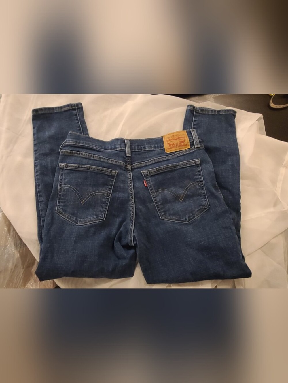 Levi's Women's "Boyfriend" Cropped Jeans Classic Mid Blue , Size 29 - Picture 9 of 11